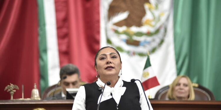 Destacan labor social, deportiva y comunitaria en sesión solemne del Congreso capitalino