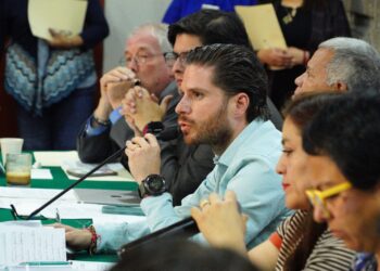 Congreso de la CDMX premia a rescatistas y activistas que salvan animales del abandono