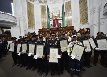 Galardonan en Donceles heroísmo policial