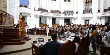Lluvia de medallas en el Congreso CDMX: reconocen méritos, pero crecen críticas por “simulación legislativa”