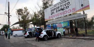 Congreso busca poner fin al negocio ilegal del lavado de autos en calles