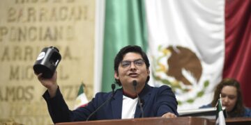 Morena pide a la UIF investigar finanzas del PAN