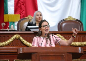 Urriza lleva reclamo generacional a tribuna: “Hemos comprometido el futuro”