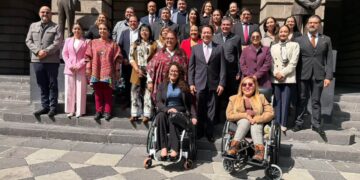 Acosta se suma a iniciativa sobre restricción de celulares en escuelas