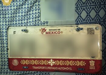 Placas robadas, armas y cocaína; golpe policiaco en la GAM